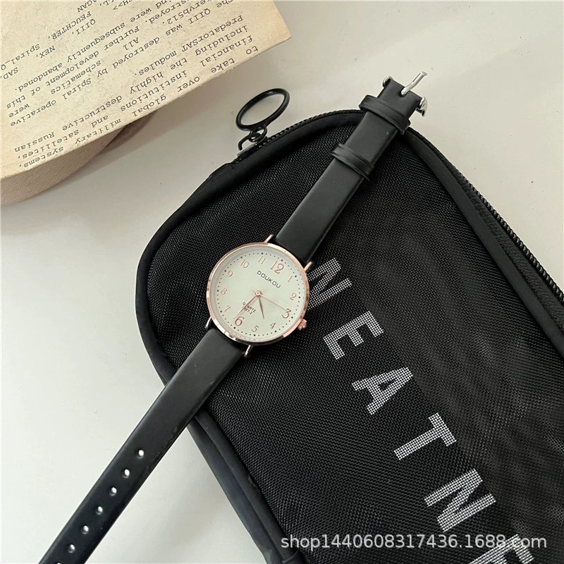 Women's Casual Round Alloy Case Quartz Watch With Ordinary Glass Mirror And Ins Style - Image 3