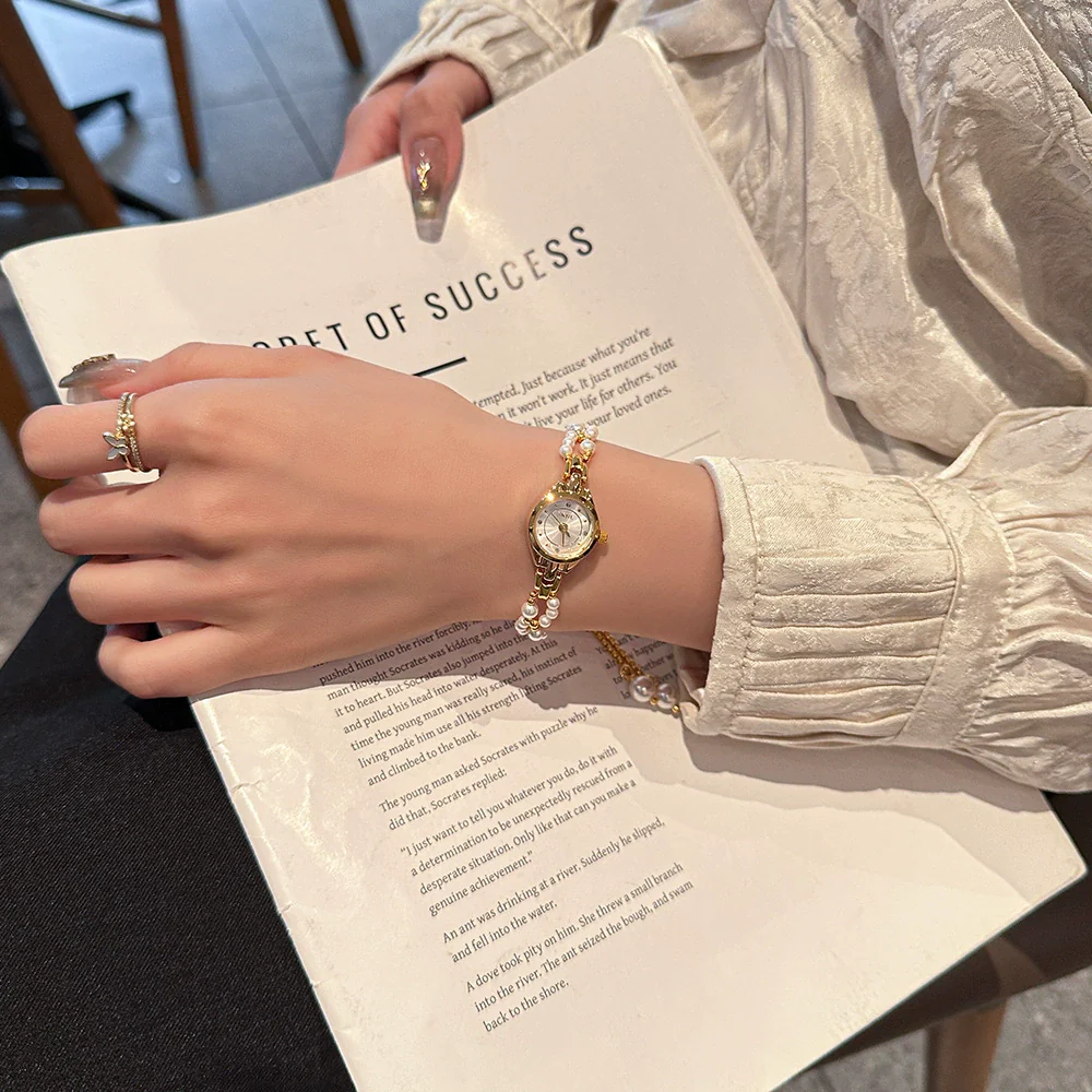 Women's Casual Round Dial Alloy Case Pearl Bracelet Watch With Stainless Steel Jewelry Buckle - Image 2