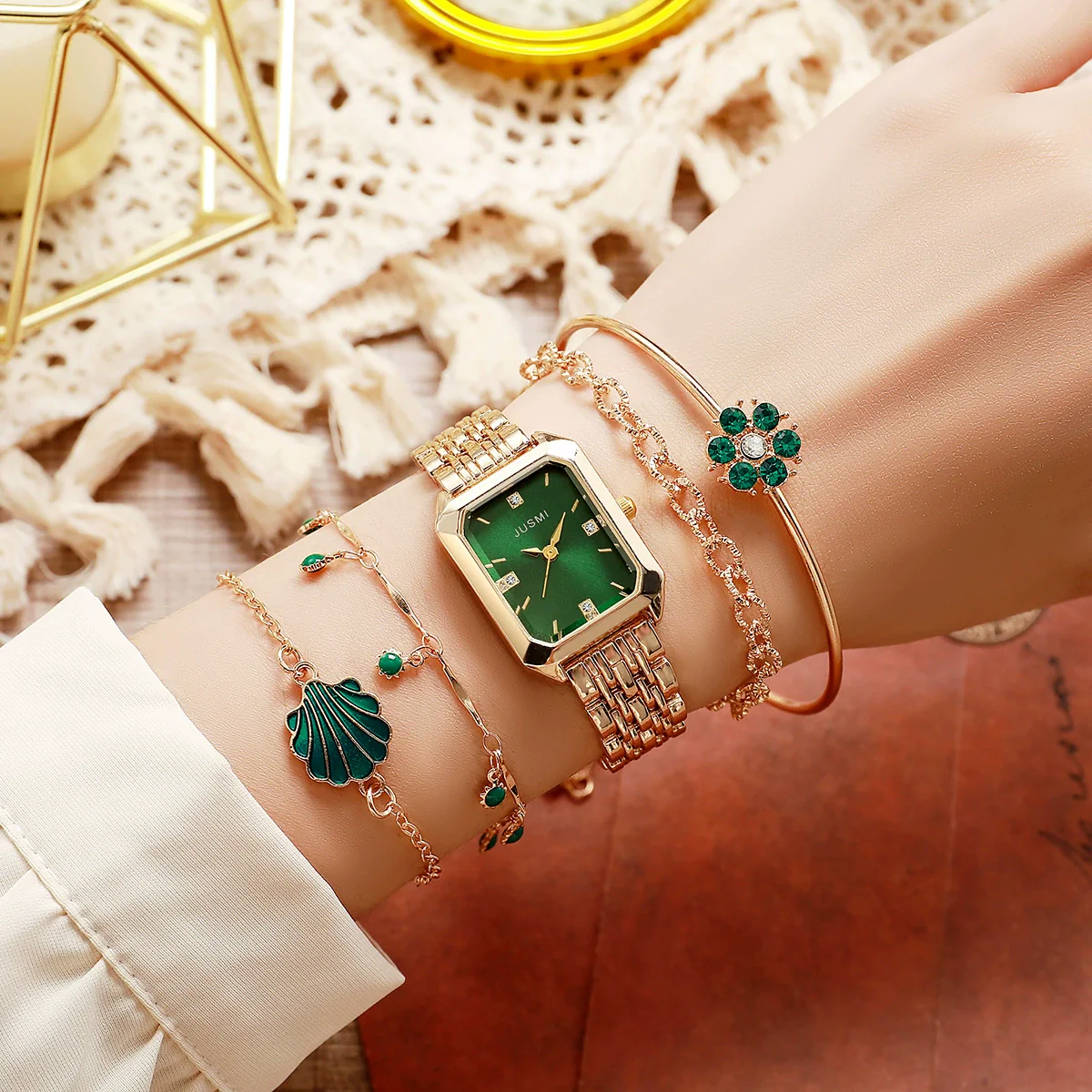 Women's Casual Square And Round Alloy Belt Emerald Quartz Watch And Diamond Flower Bracelet Set