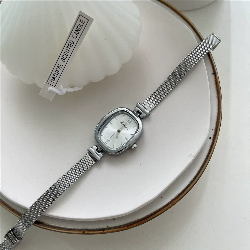 Women's Casual Square Quartz Watch With Alloy Case And Mesh Band - Image 3