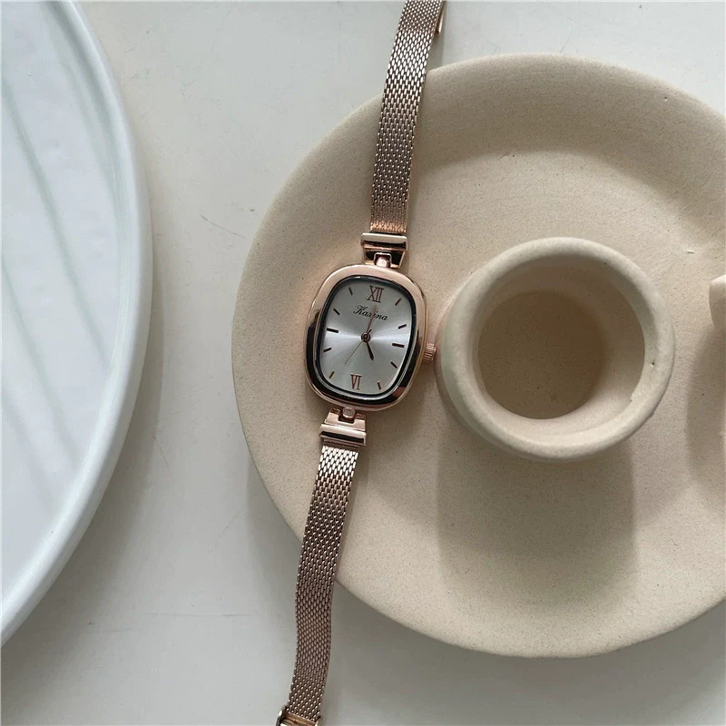 Women's Casual Square Quartz Watch With Alloy Case And Mesh Band - Image 4