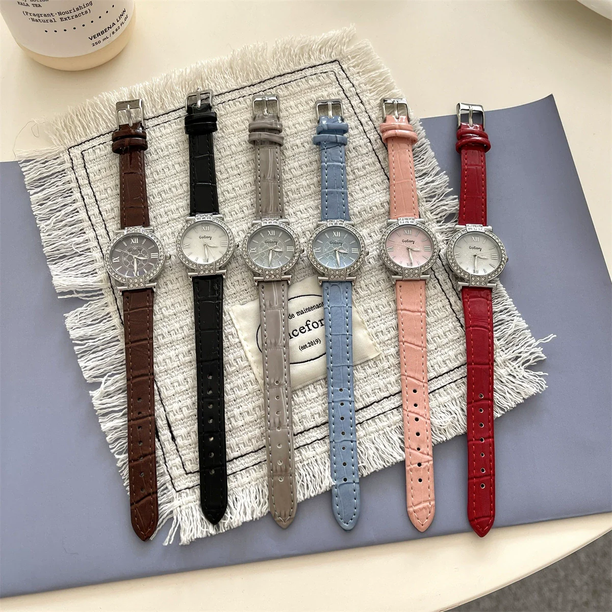 Women's Casual Watch With Round Dial Imitation Leather Strap Metal Case And Stainless Steel Buckle - Image 5