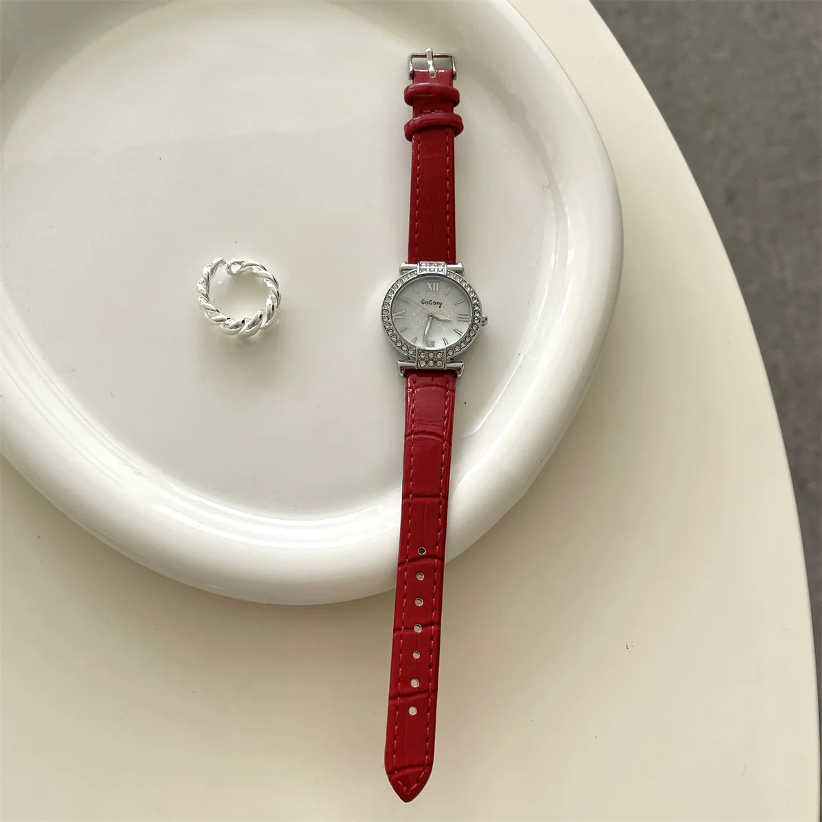 Women's Casual Watch With Round Dial Imitation Leather Strap Metal Case And Stainless Steel Buckle - Image 8