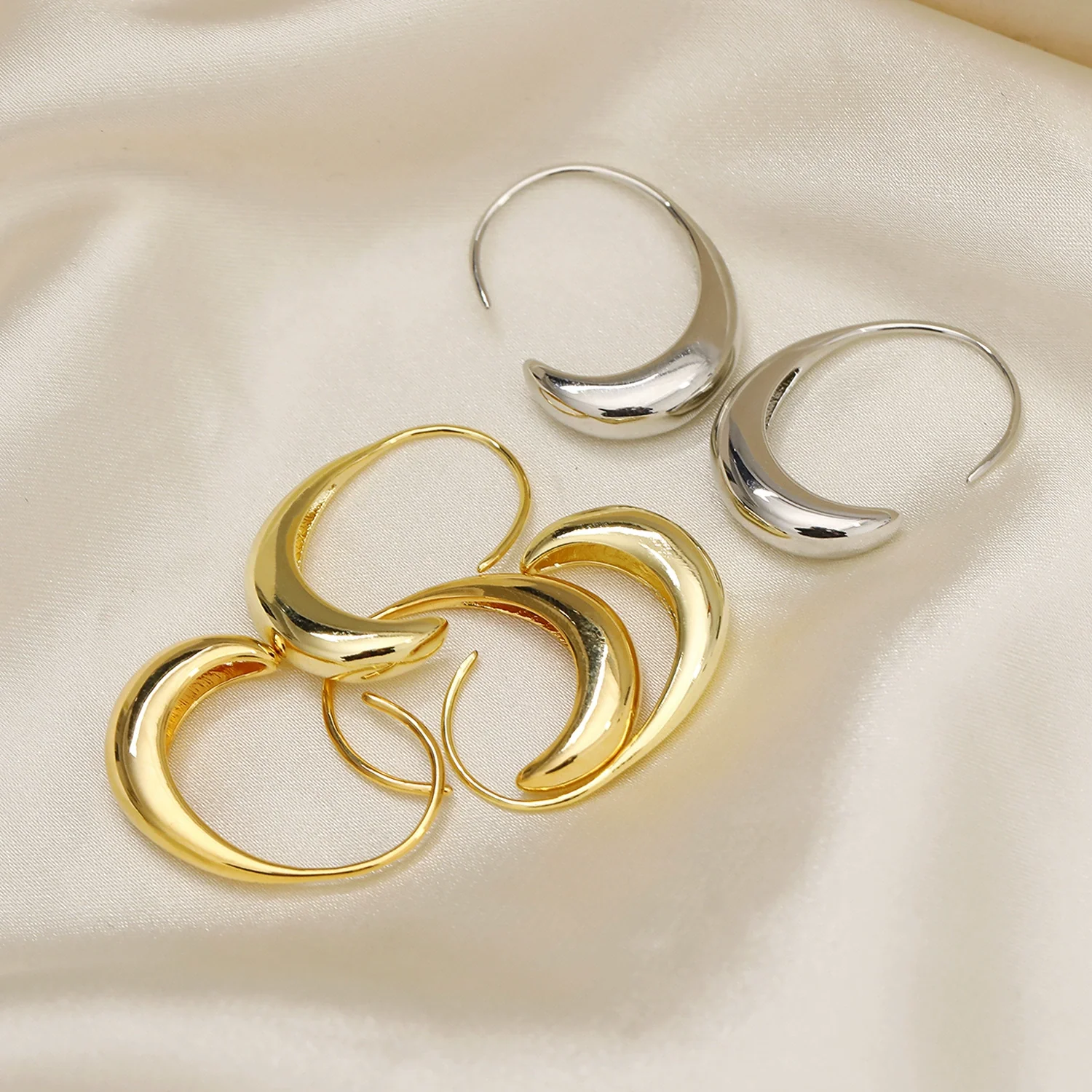 Women's Copper Geometric Hook Shape Simple Style Gold Plated Metal Earrings - Image 3