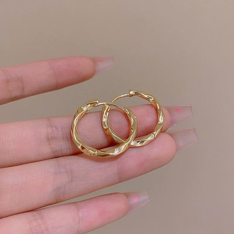 Women's Copper Geometric Irregular Circle Electroplated Earrings Cold Style Simple And Allmatch - Image 2