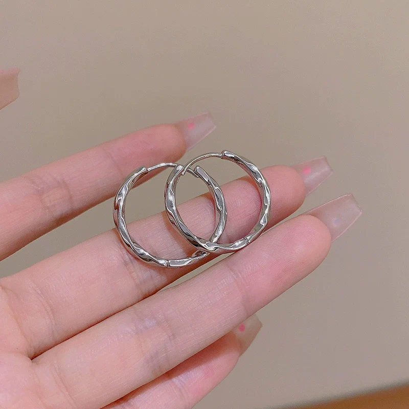 Women's Copper Geometric Irregular Circle Electroplated Earrings Cold Style Simple And Allmatch - Image 4