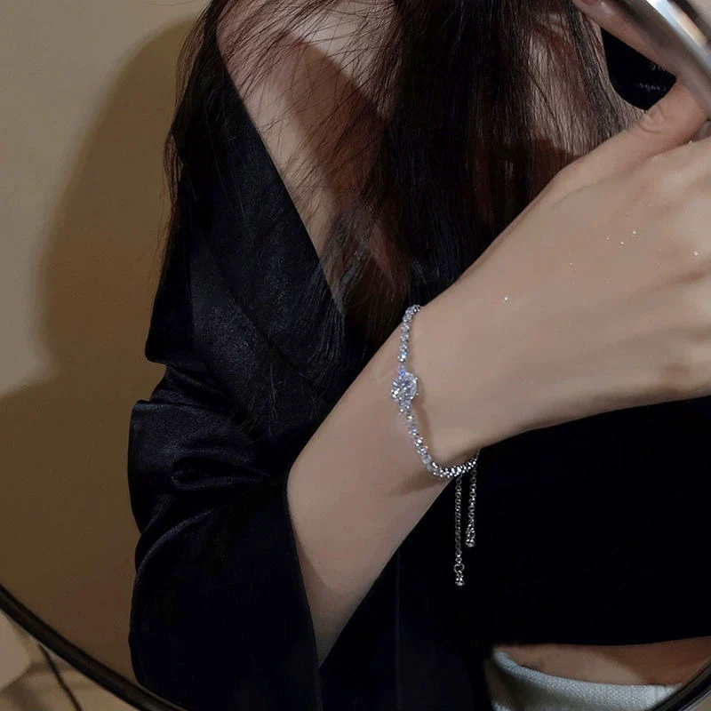 Women's Copper Geometric Style Electroplated Diamond Bracelet - Image 4