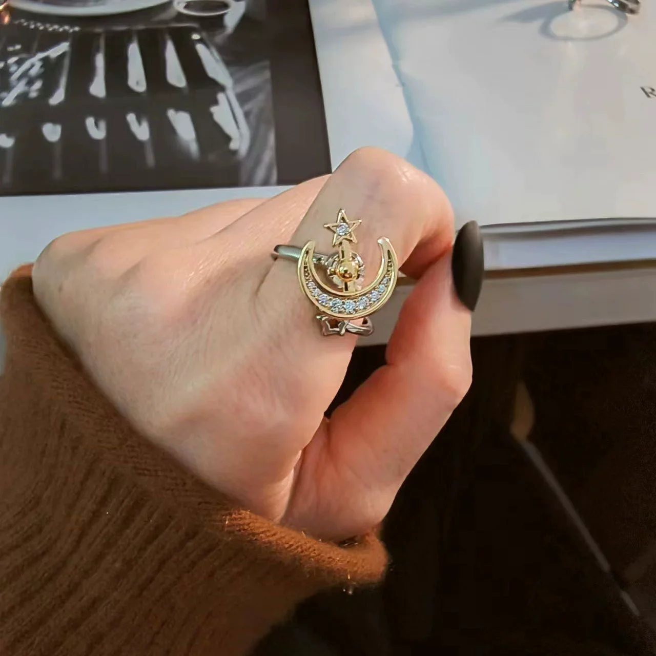 Women's Copper Star And Moon Open Ring With Geometric Pattern And Electroplating Treatment - Image 2