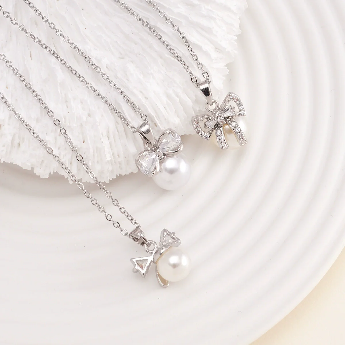 Women's Copper Zircon Necklace With Bow Pearl Pendant Electroplating Mixed Gemstone Inlay Light Luxury Design - Image 4
