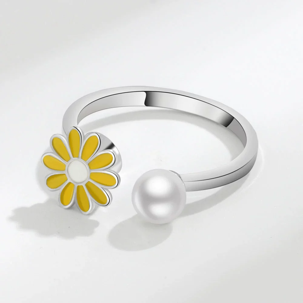 Women's Daisy Pearl Rotating Ring Copper Geometric Electroplating Jewelry - Image 8