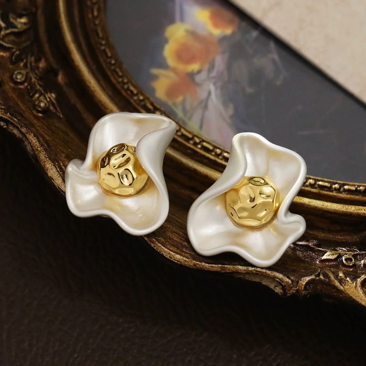 Women's Fashion Allmatch Metal Pleated Flower Earrings Copper Geometric Electroplated