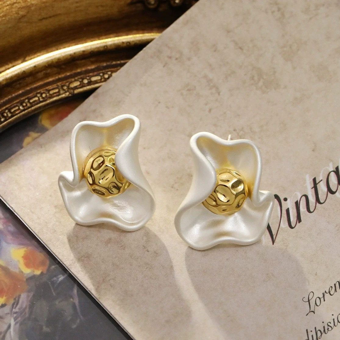 Women's Fashion Allmatch Metal Pleated Flower Earrings Copper Geometric Electroplated - Image 3