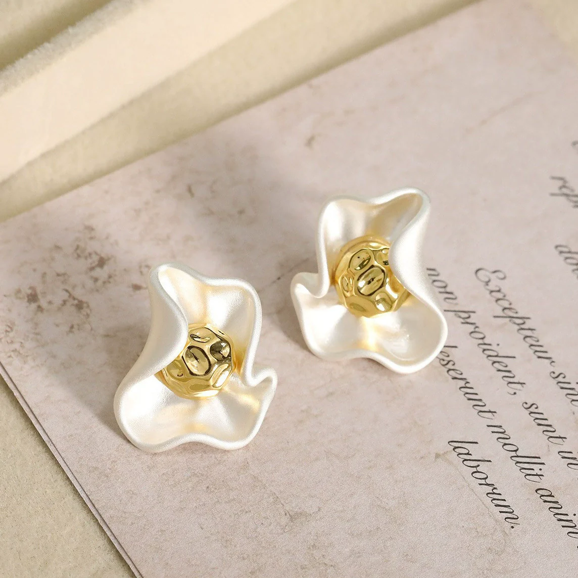 Women's Fashion Allmatch Metal Pleated Flower Earrings Copper Geometric Electroplated - Image 4