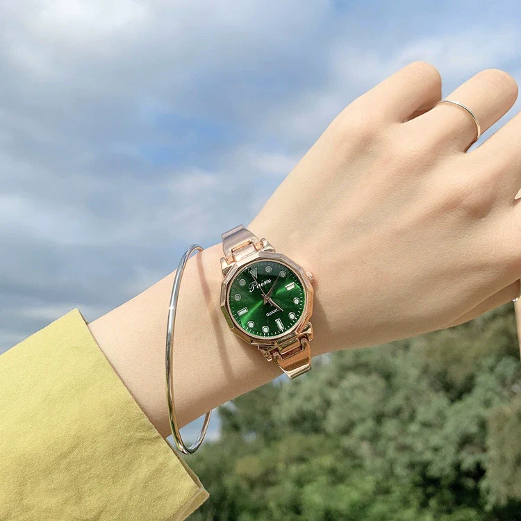 Women's Fashion Alloy Band Round Dial Quartz Bracelet Watch