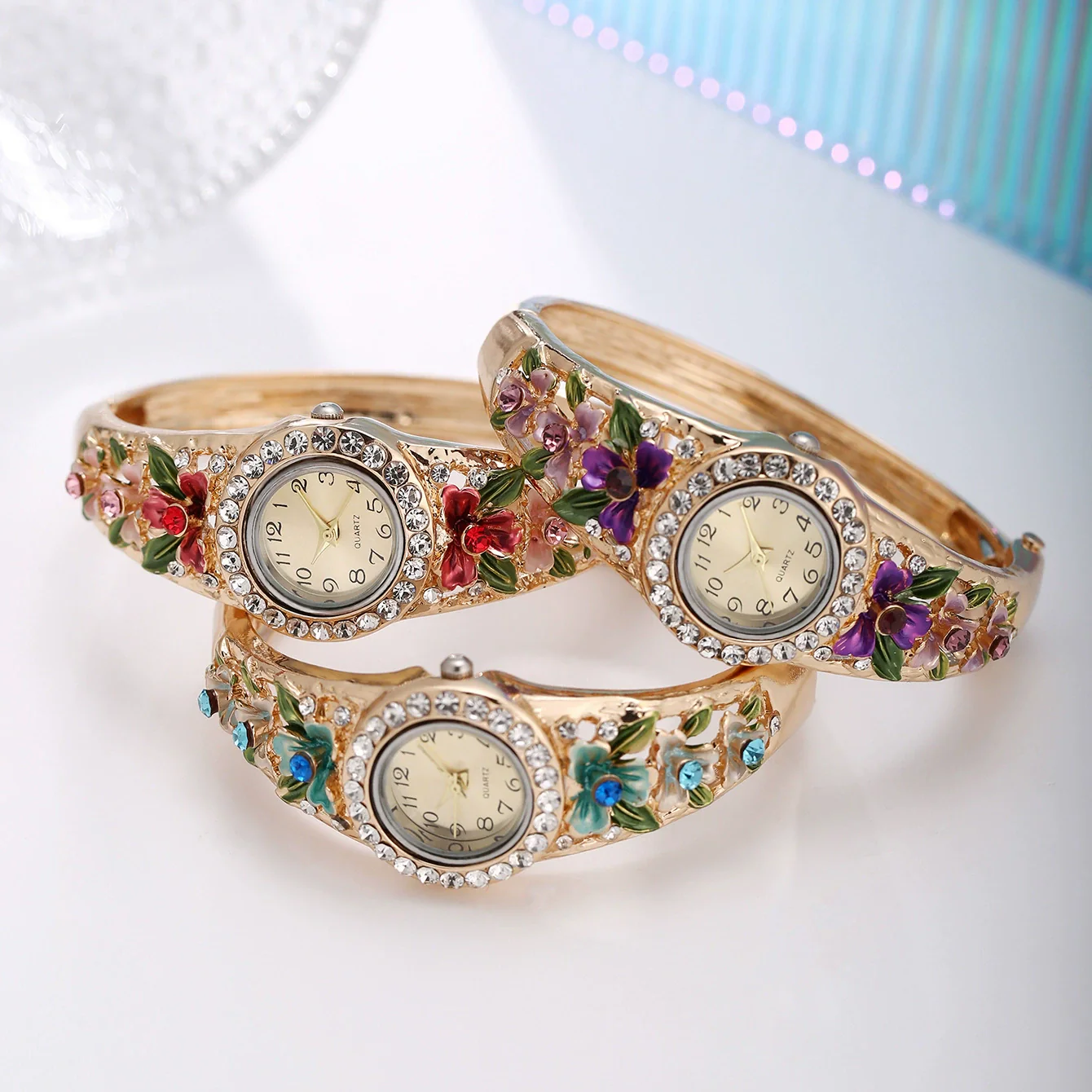 Women's Fashion Alloy Bracelet Quartz Watch With Diamonddecorated Flower And Round Dial - Image 4