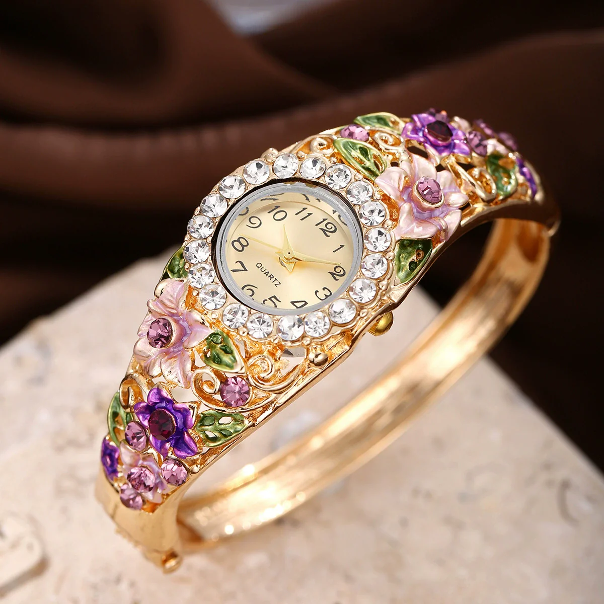 Women's Fashion Alloy Bracelet Quartz Watch With Round Dial