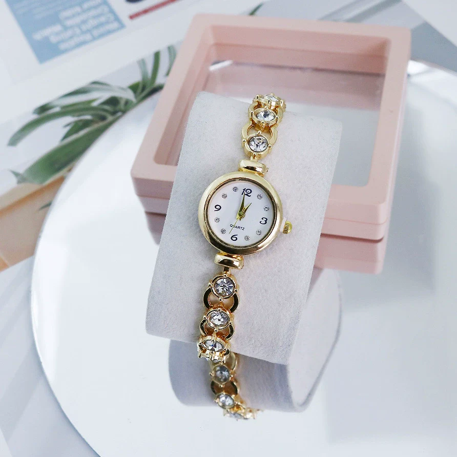 Women's Fashion Casual Alloy Round Quartz Bracelet Watch - Image 2