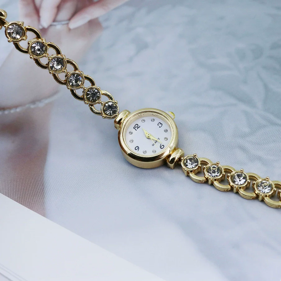 Women's Fashion Casual Alloy Round Quartz Bracelet Watch - Image 4