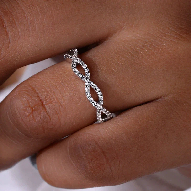 Women's Fashion Elegant Copper Geometric Hollow Line Ring With Zirconia Simple Classic Jewelry