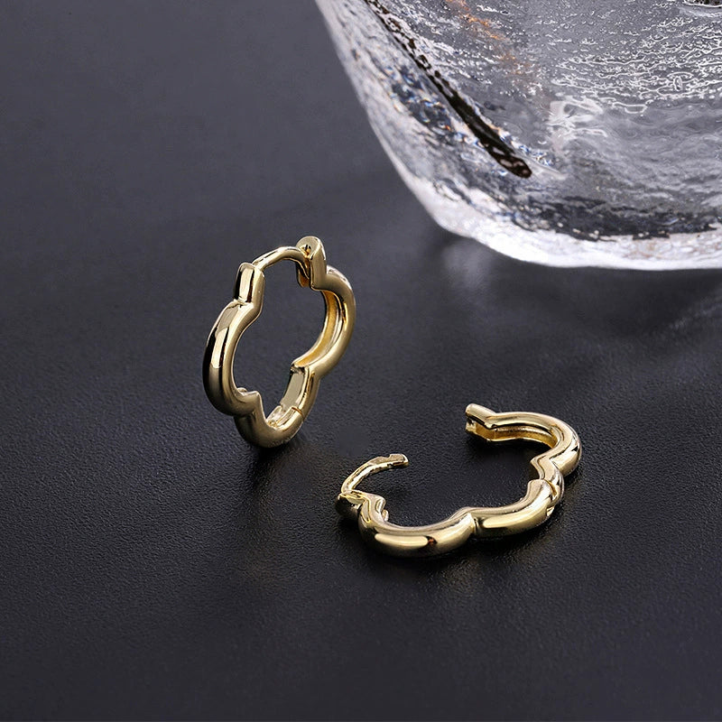 Women's Fashion Elegant Hollow Flower Zinc Alloy Earrings With Electroplating Treatment - Image 2