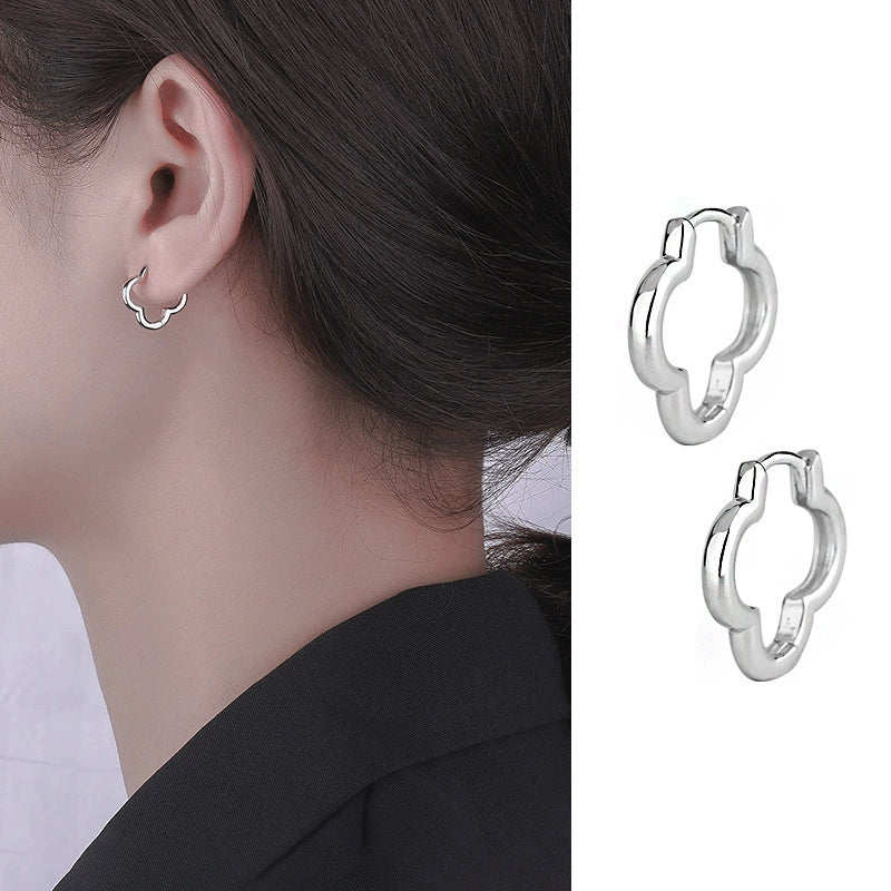 Women's Fashion Elegant Hollow Flower Zinc Alloy Earrings With Electroplating Treatment - Image 3