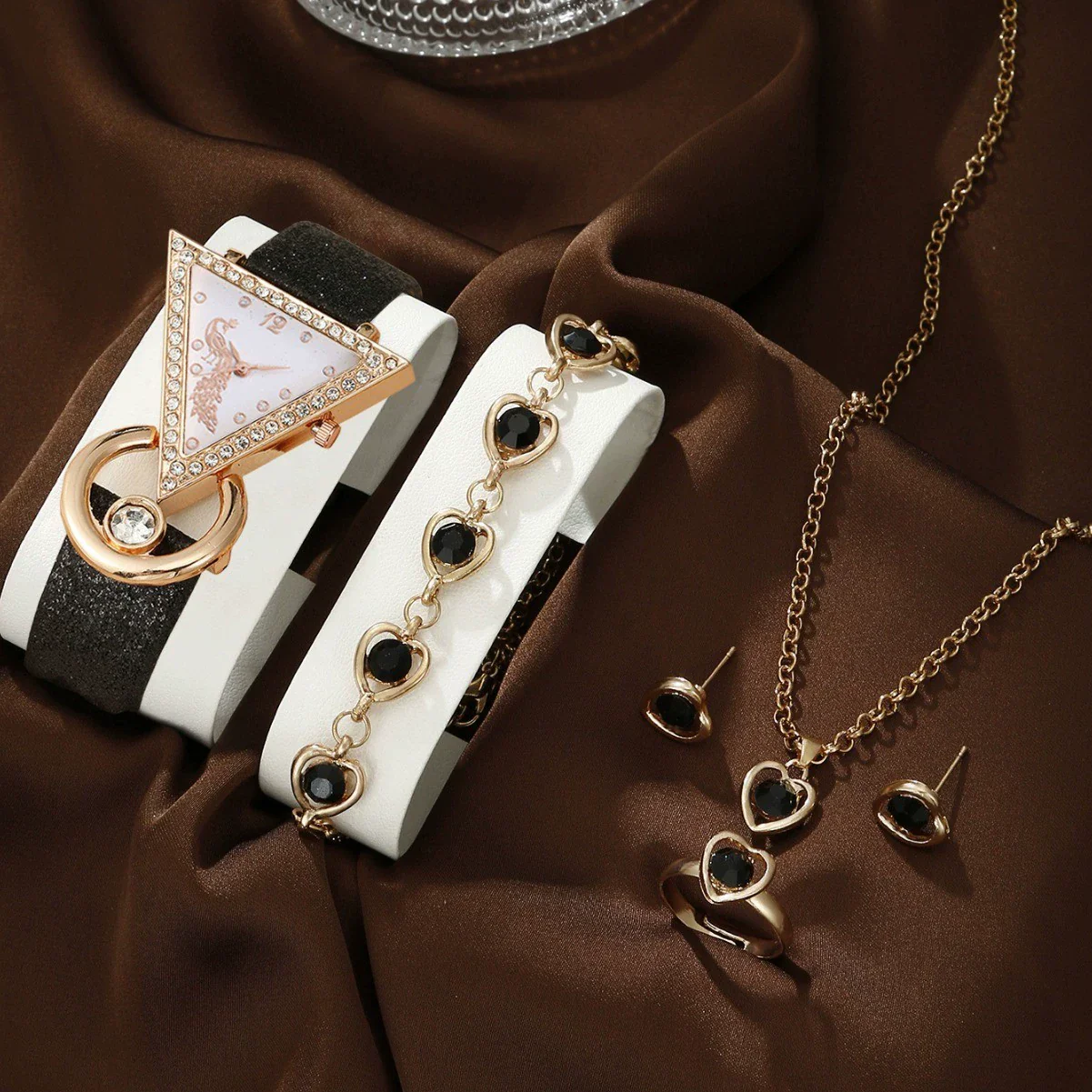Women's Fashion Leather Watch With Inverted Triangle Diamond Set And Alloy Case - Image 4