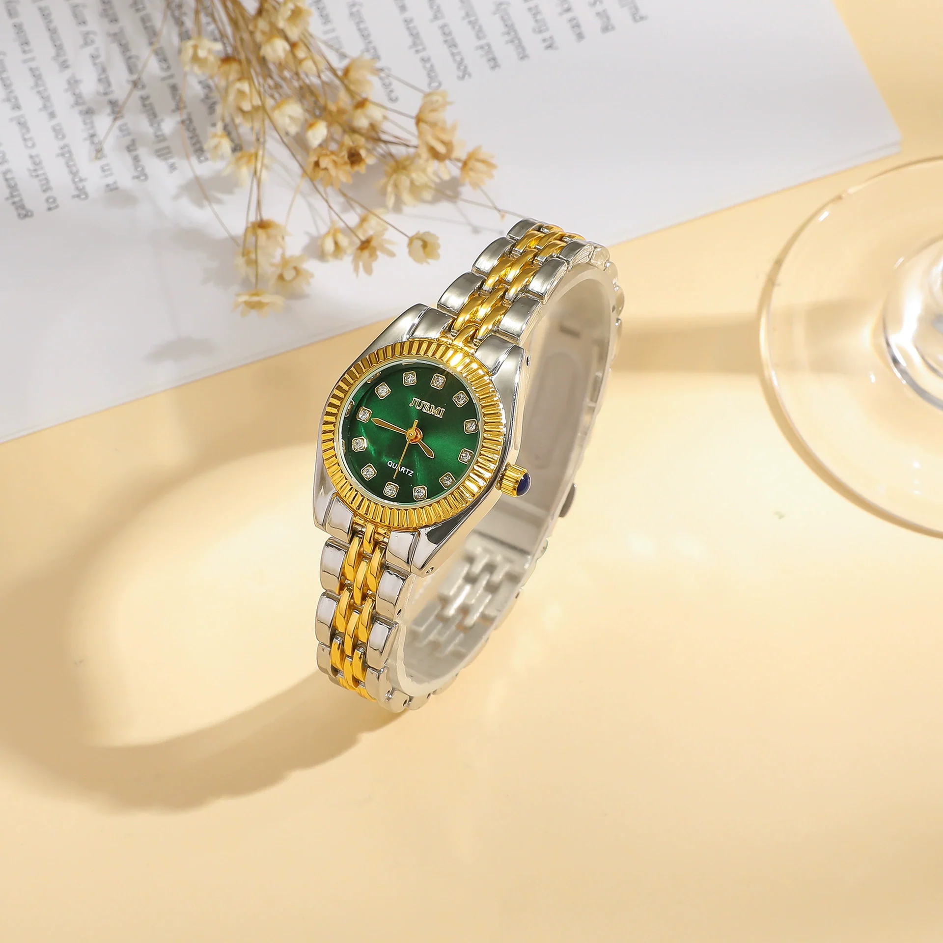 Women's Fashion Quartz Watch With Alloy Case And Strap Round Dial And Star Roman Face Design - Image 3