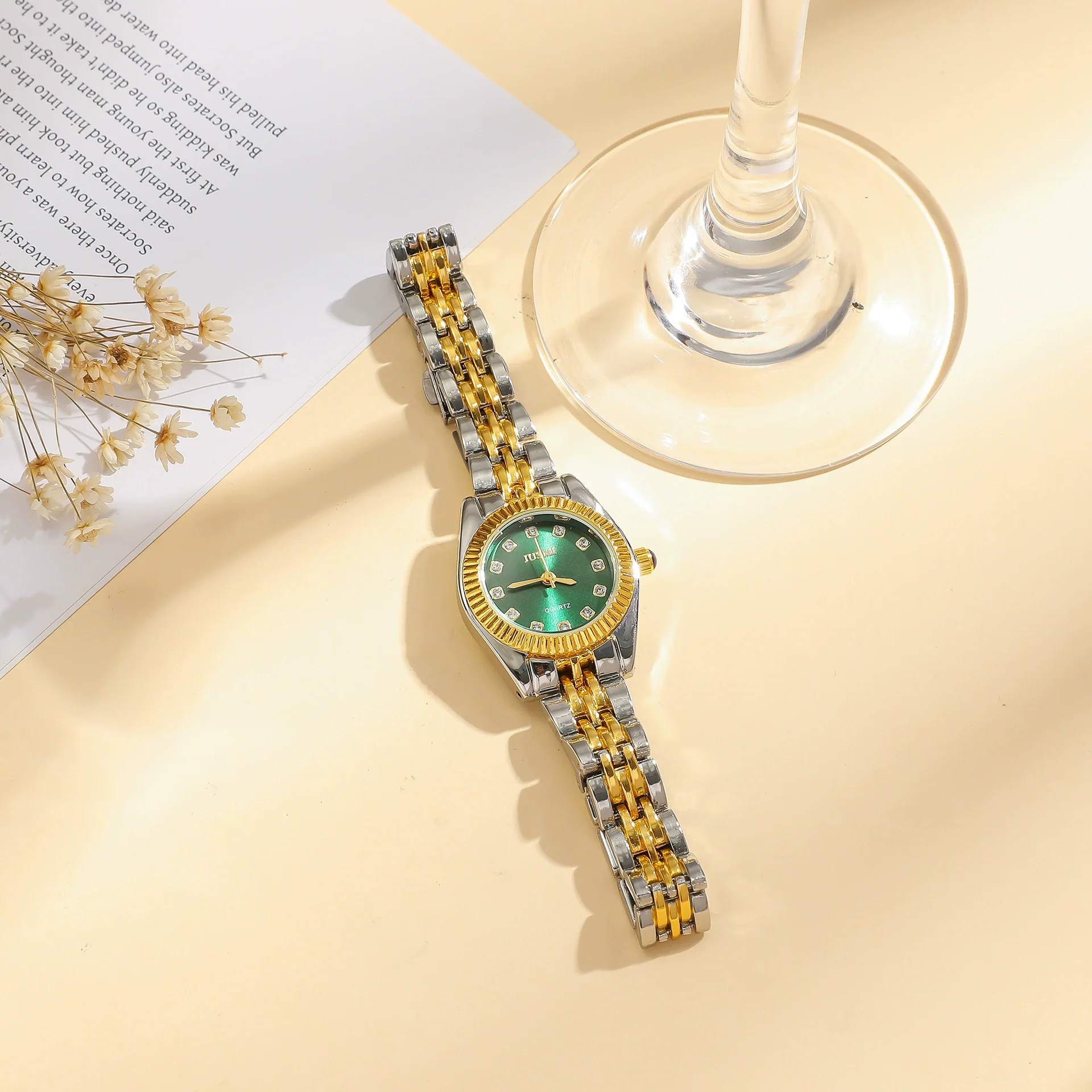 Women's Fashion Quartz Watch With Alloy Case And Strap Round Dial And Star Roman Face Design - Image 4