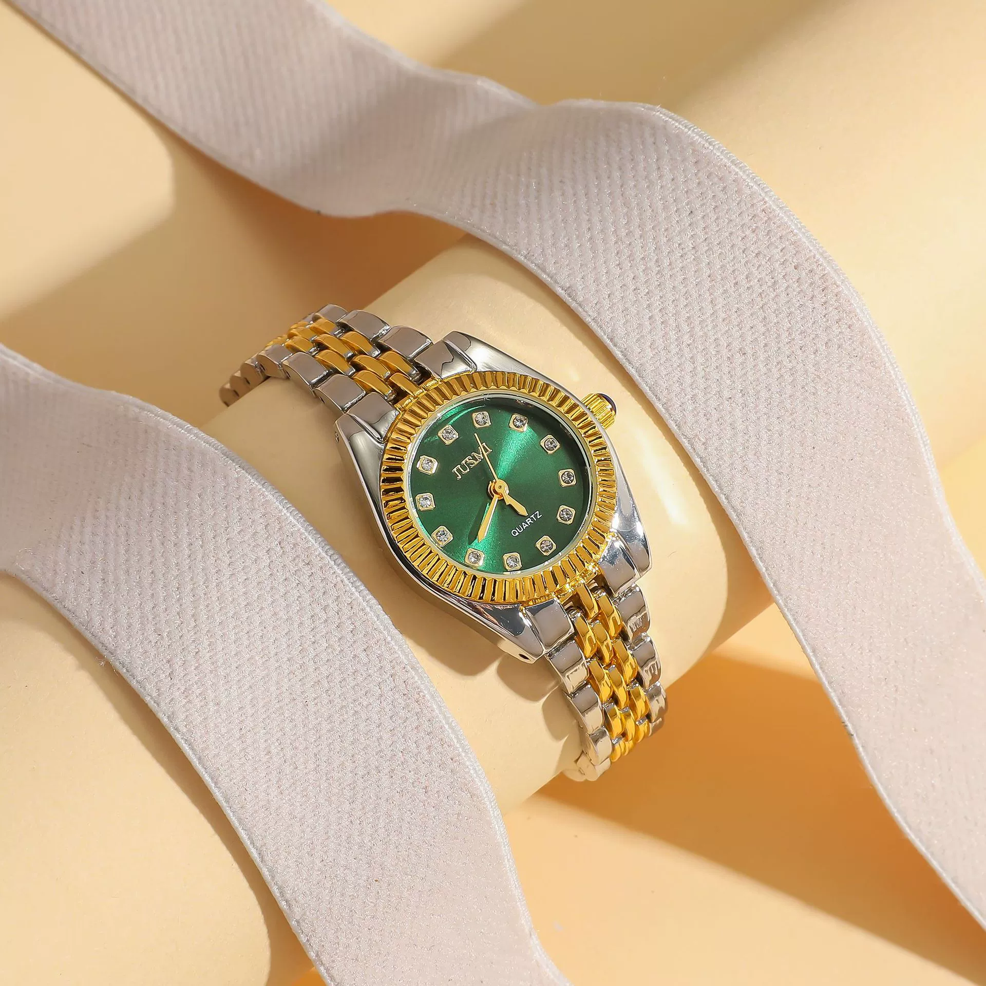 Women's Fashion Quartz Watch With Alloy Case And Strap Round Dial And Star Roman Face Design - Image 6