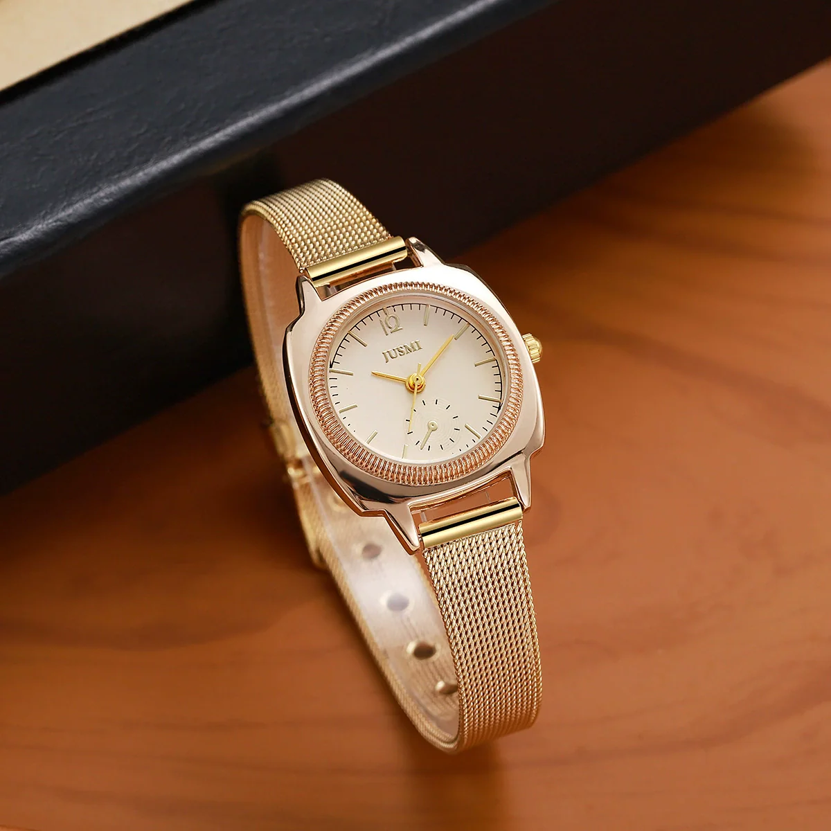 Women's Fashion Retro Alloy Belt Round Dial Quartz Watch - Image 4