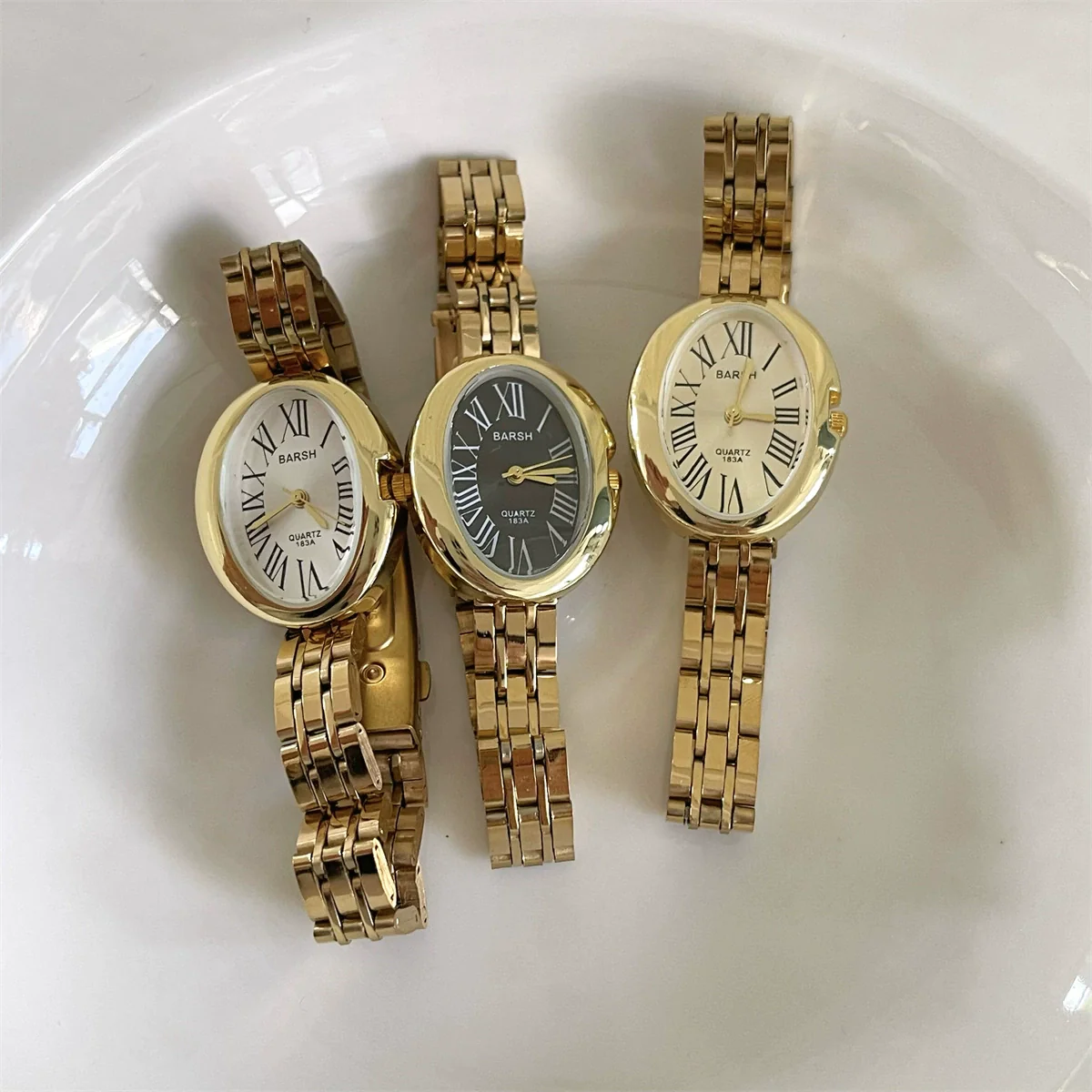 Women's Fashion Retro Oval Metal Case Fine Steel Strap Quartz Watch