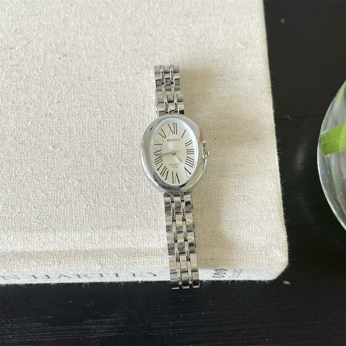 Women's Fashion Retro Oval Metal Case Fine Steel Strap Quartz Watch - Image 10