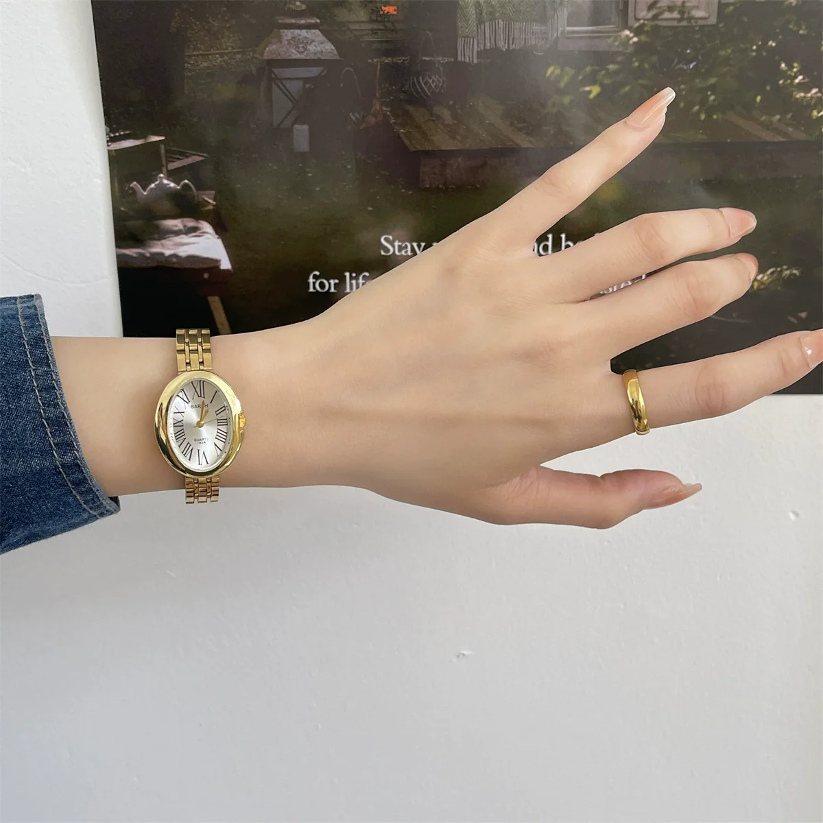 Women's Fashion Retro Oval Metal Case Fine Steel Strap Quartz Watch - Image 2