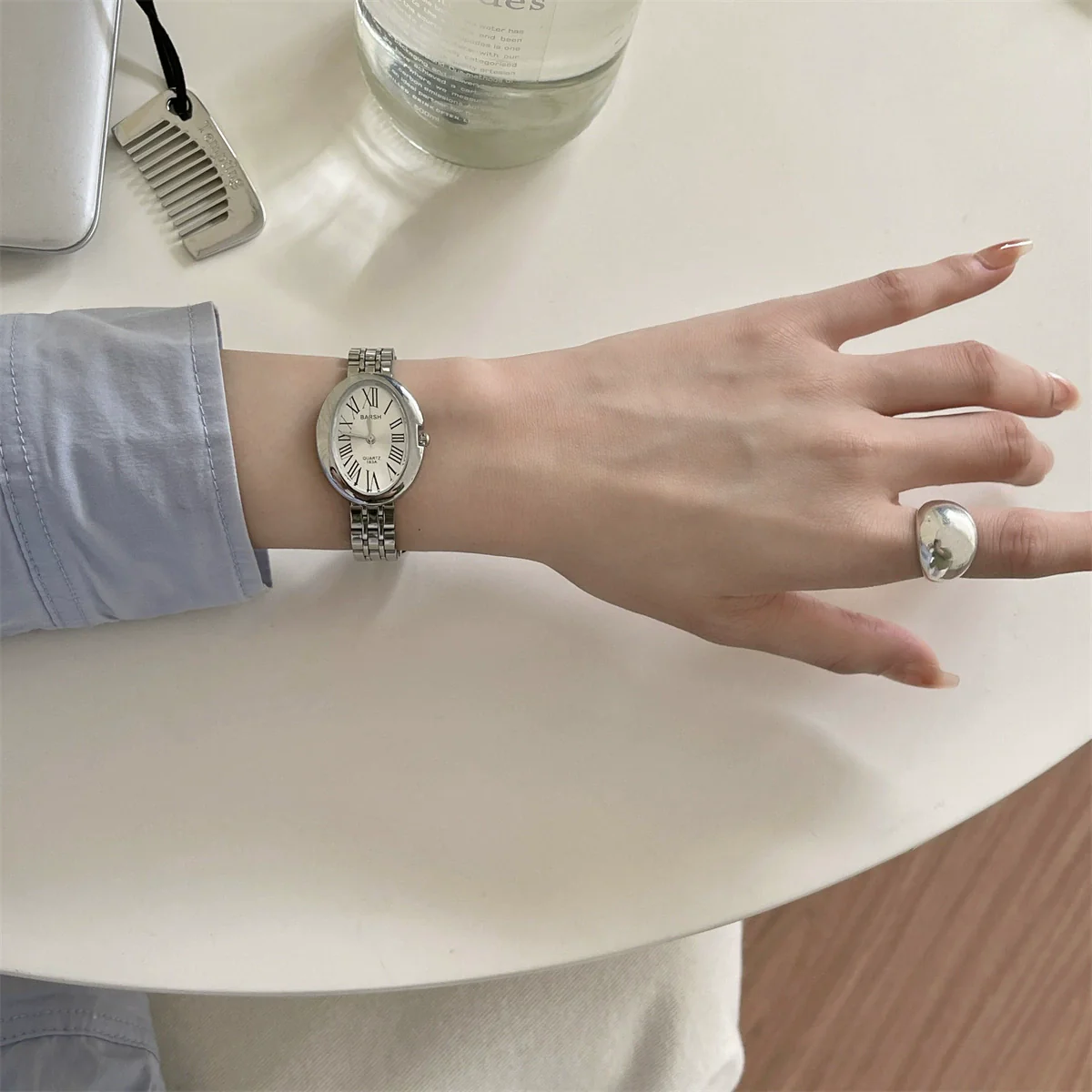 Women's Fashion Retro Oval Metal Case Fine Steel Strap Quartz Watch - Image 3