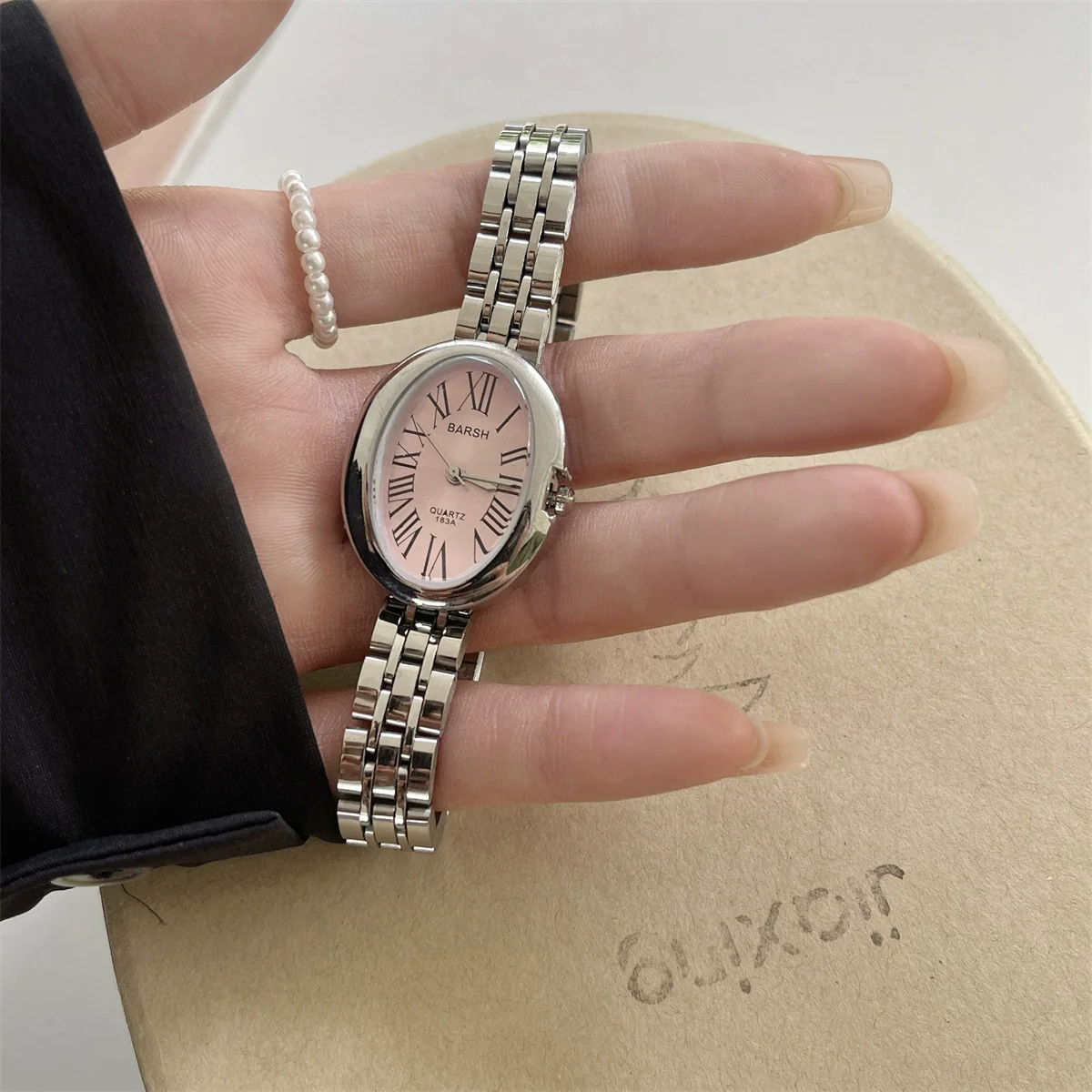 Women's Fashion Retro Oval Metal Case Fine Steel Strap Quartz Watch - Image 5