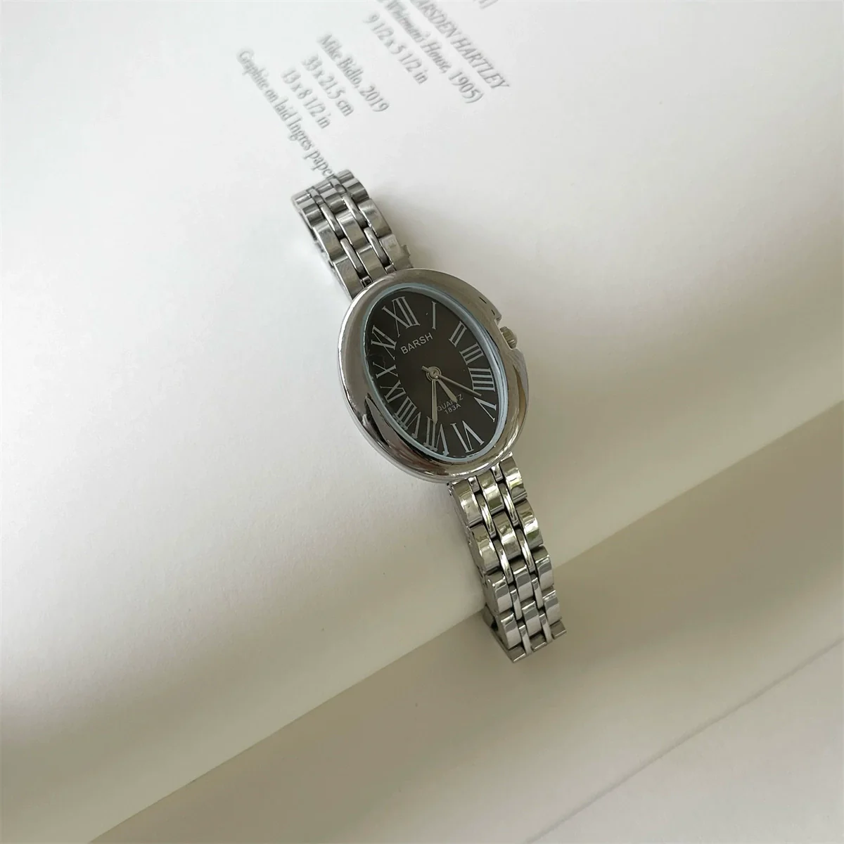 Women's Fashion Retro Oval Metal Case Fine Steel Strap Quartz Watch - Image 9
