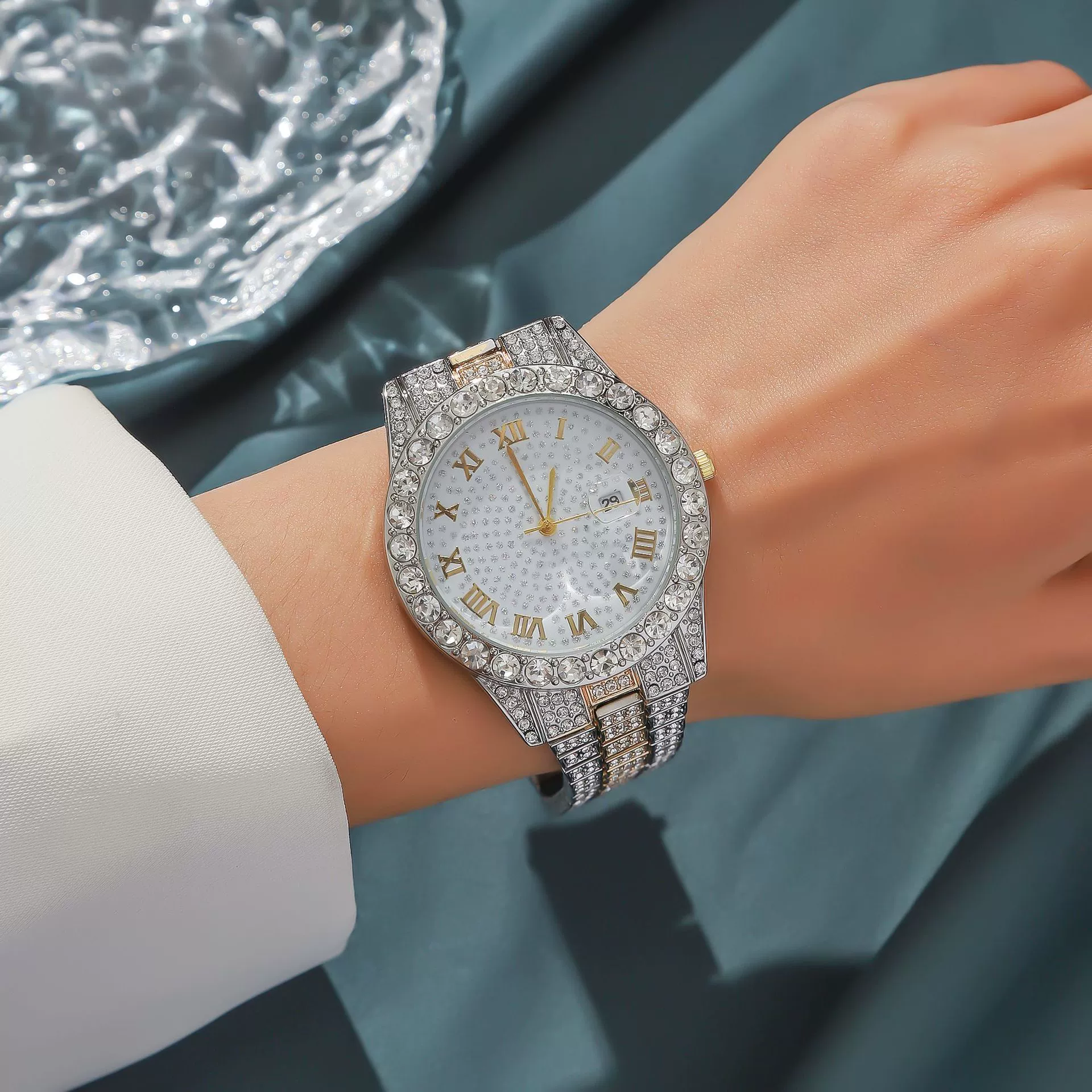 Women's Fashion Roman Diamondencrusted Watch With Calendar Alloy Case And Strap Round Dial - Image 10