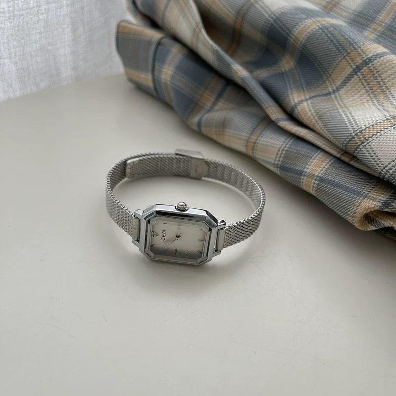 Women's Fashion Square Dial Watch Alloy Case Steel Wire Belt Simple Elegant Leisure Style - Image 4