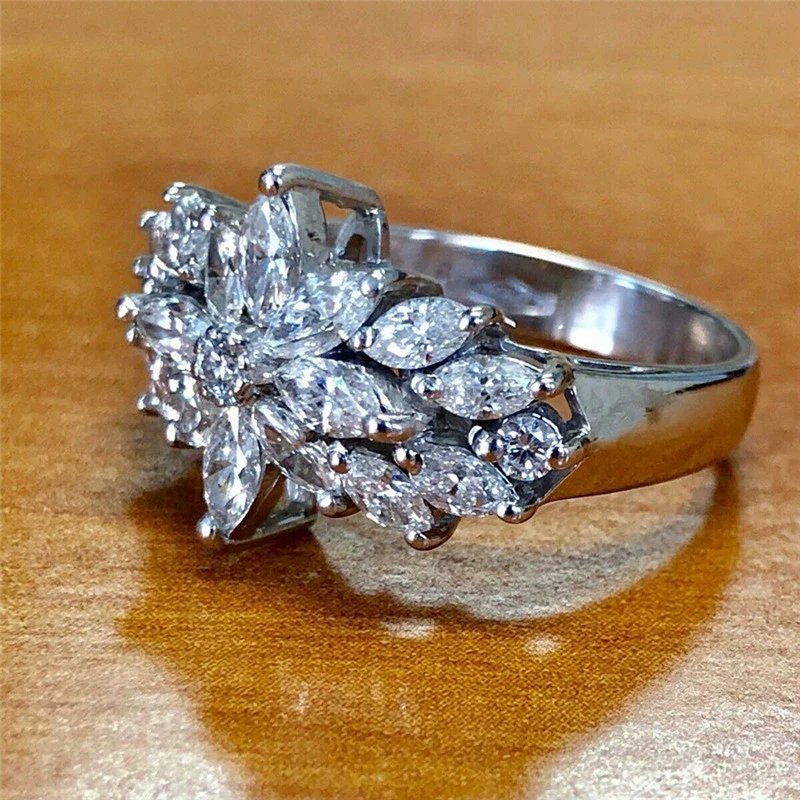 Women's Flowershaped Copper Ring Inlaid With Zircon - Image 3