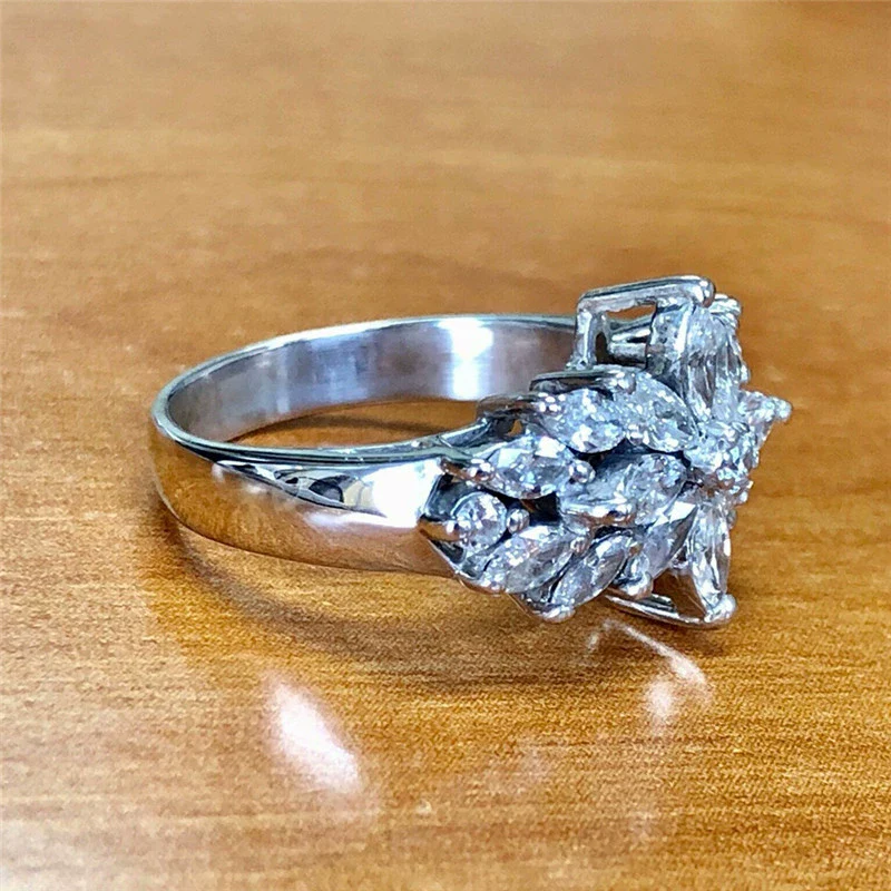 Women's Flowershaped Copper Ring Inlaid With Zircon - Image 4