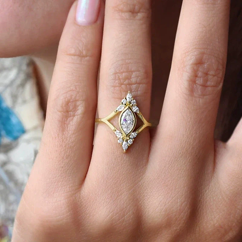 Women's Geometric Drop Shape Copper Ring With Zirconia Light Luxury Style - Image 2