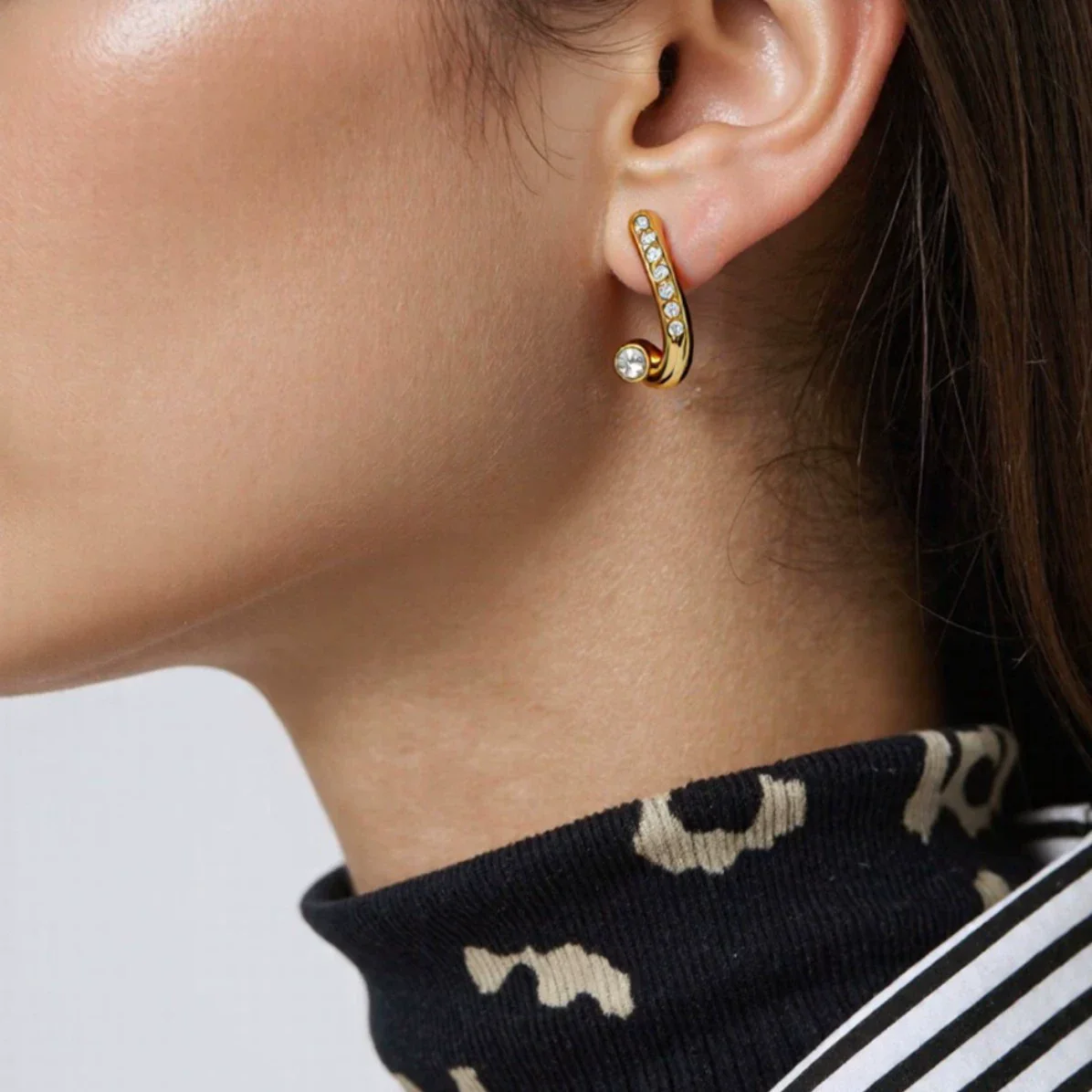 Women's Geometric Snakeshaped Stainless Steel And Titanium Steel Earrings With Diamond Encrusted And Pvd Furnace Vacuum Real Gold Plating - Image 2