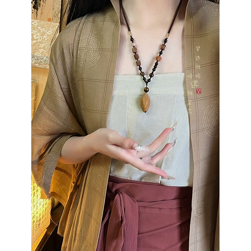 Women's Geometric Wood And Resin Pendant Clavicle Chain Necklace With Electroplating - Image 4