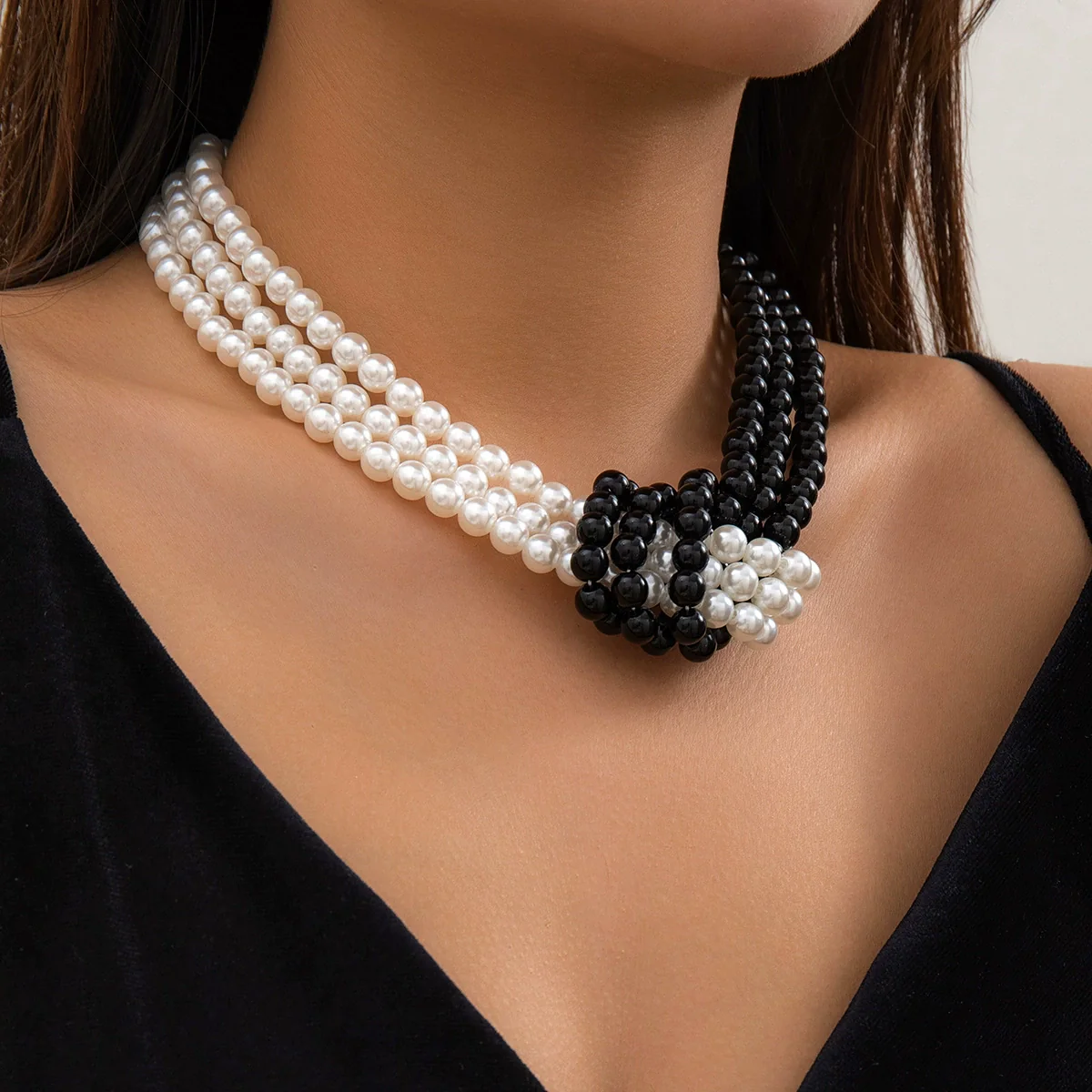 Women's Handmade Multilayer Imitation Pearl Geometric Beaded Clavicle Chain Necklace - Image 7