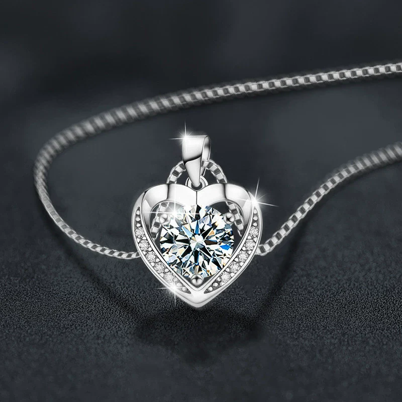 Women's Highend Moissanite 925 Silver Heartshaped Pendant Necklace
