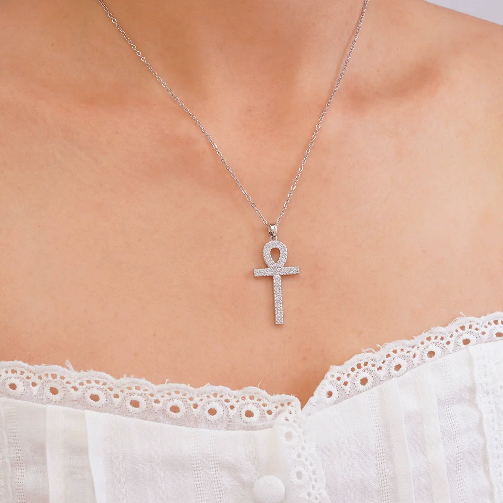 Women's Hiphop Light Luxury Style Copper Inlaid Zircon Heart Shape Pendant O Word Chain Electroplated Clavicle Necklace - Image 8