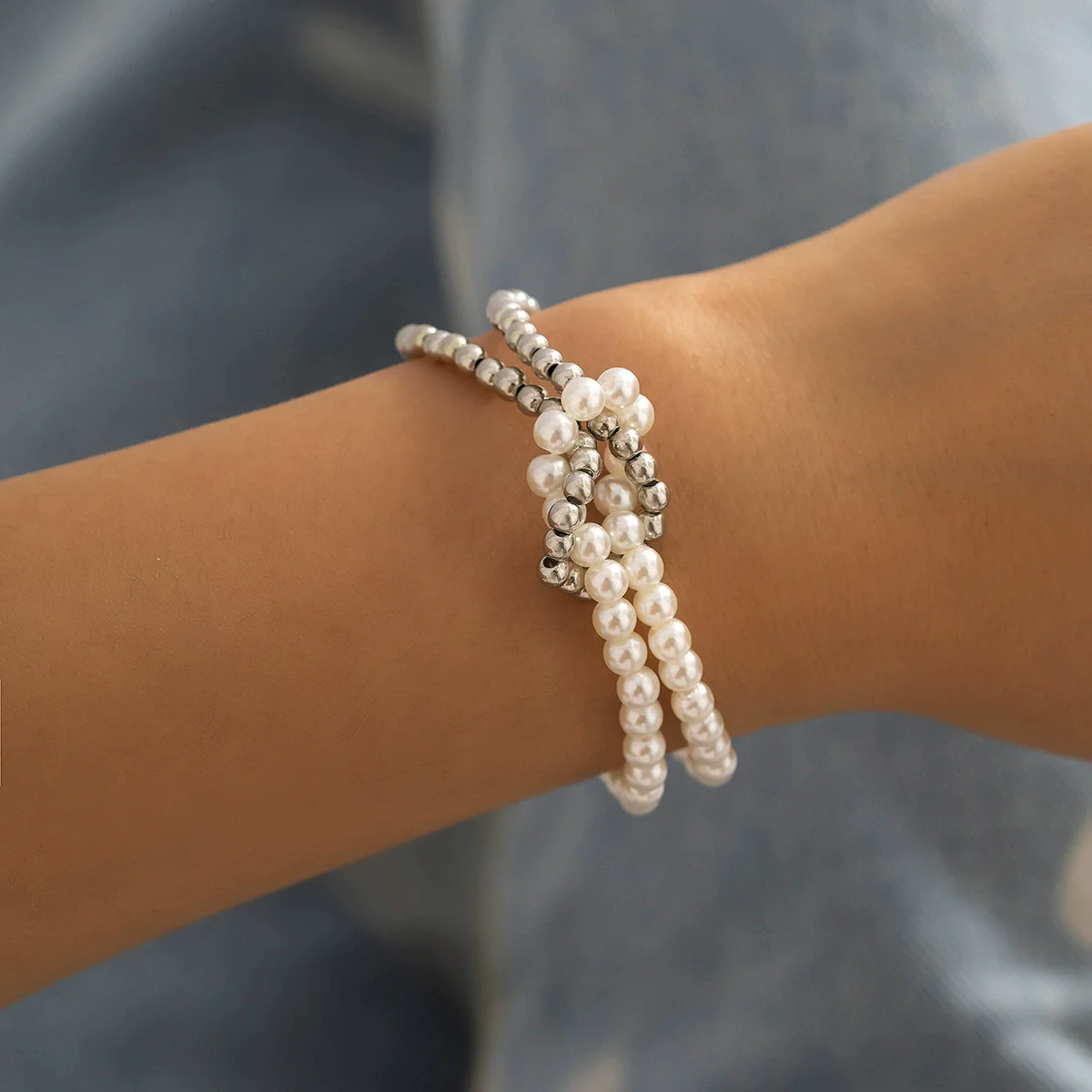 Women's Ins Style Imitation Pearl Beaded Geometric Curved Tube Metal Bracelet With Electroplating - Image 4