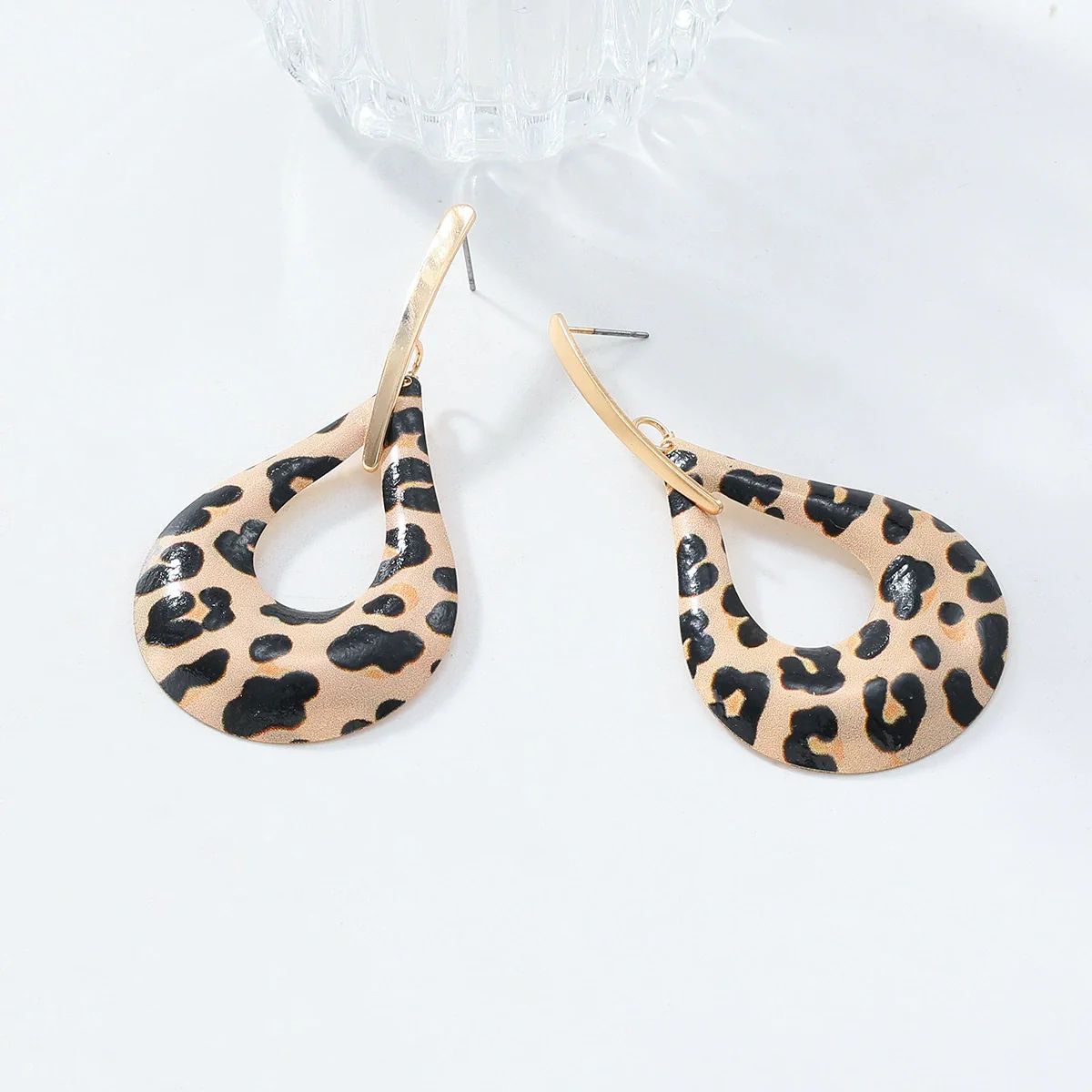 Women's Leather And Plastic Resin Drop Pendant Earrings Geometric Leopard Pattern Polishing Fashion Retro Style - Image 4