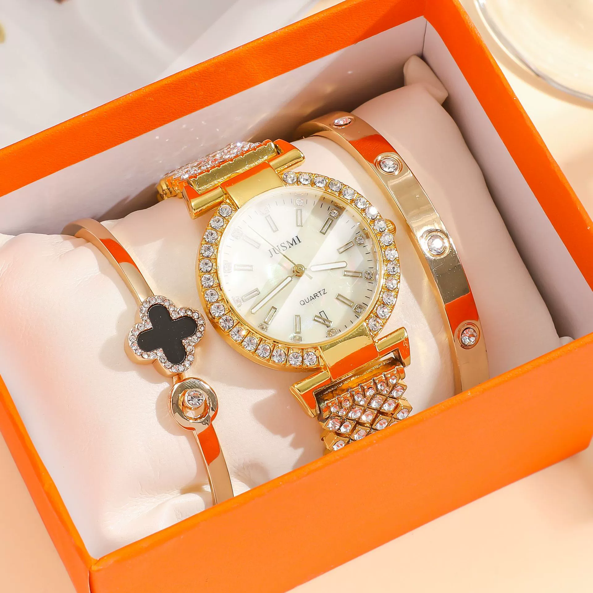 Women's Leisure Alloy And Stainless Steel Quartz Watch With Four Leaf Clover Design And Alloy Bracelet Set - Image 5