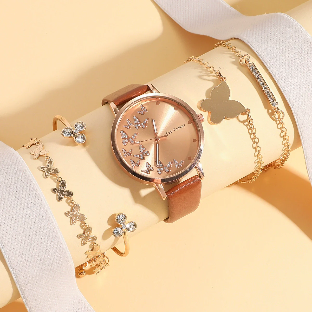 Women's Leisure Alloy Imitation Leather Strap Round Dial Diamond Rhinestone Butterfly Pattern Watch Bracelet
